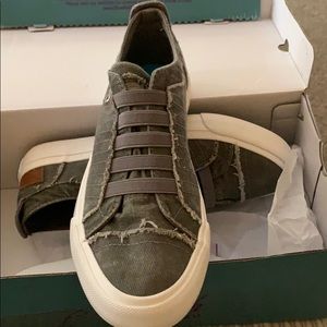 Women’s slip on sneakers